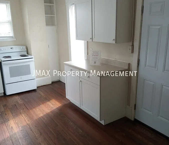 502 Rutherford Ave NW — Photo 3