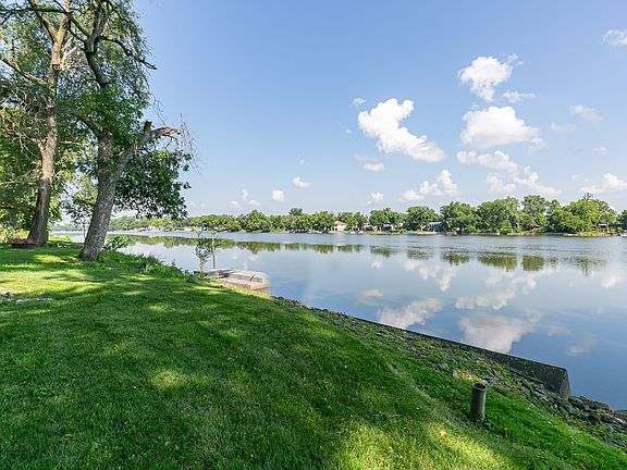 3rd image of 1703 S Shore Dr