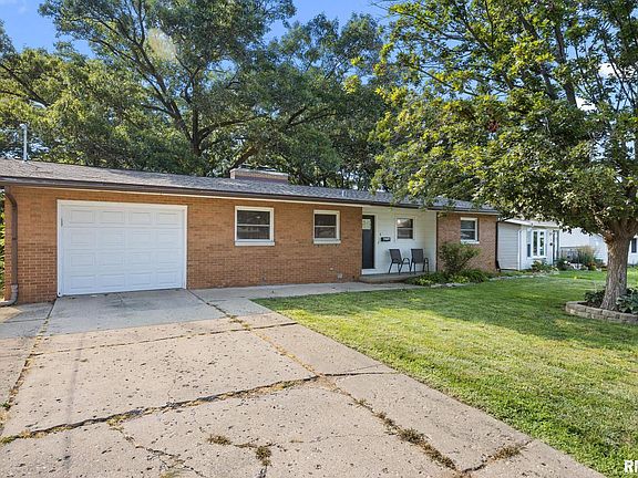 3rd image of 6 Foster Ct