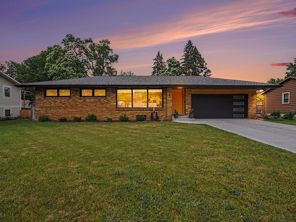 1st image of 1089 Legion Park Dr