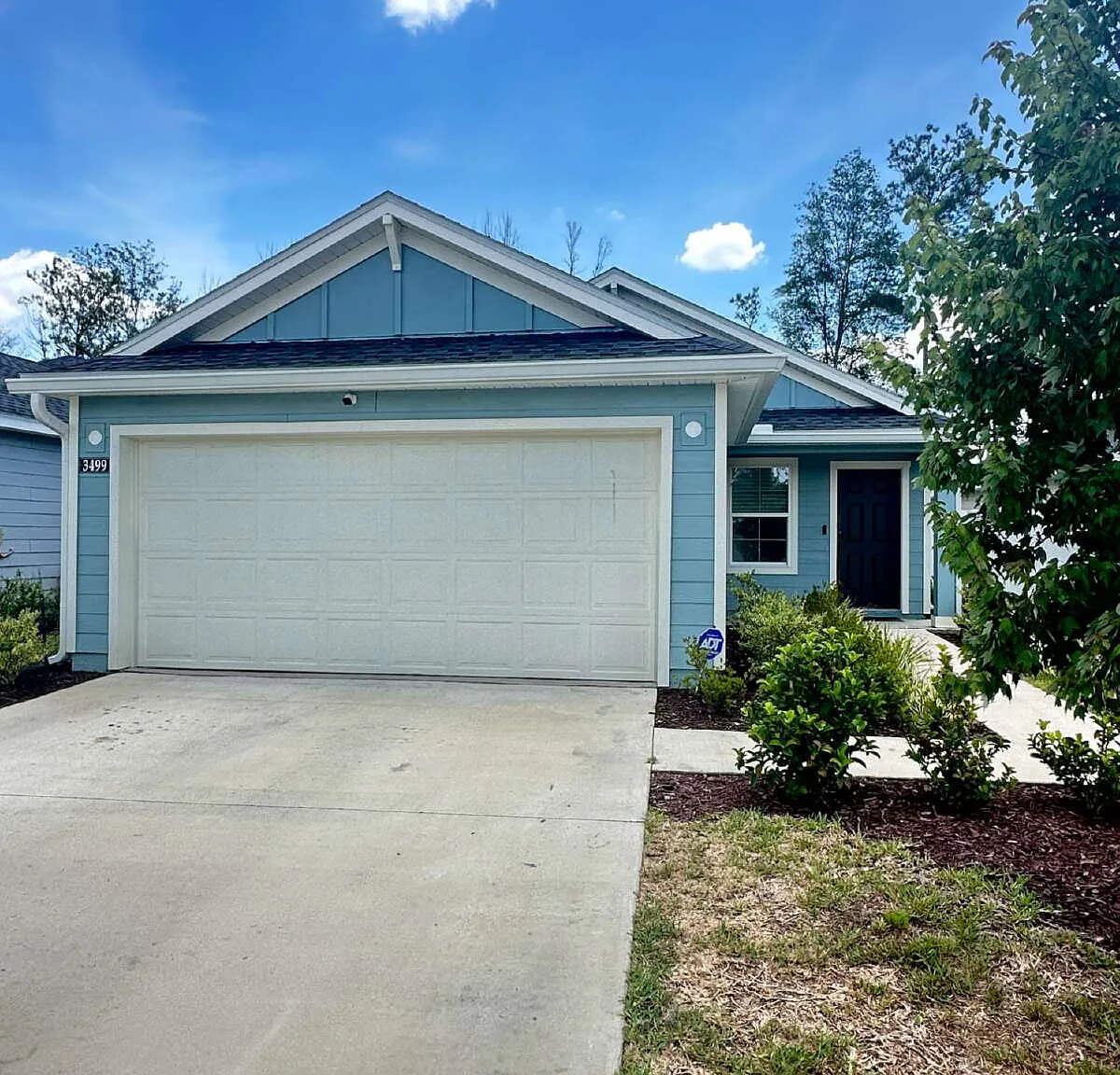 3 bed, 2.0 bath, 1450 sqft, $1,900 — Photo 1
