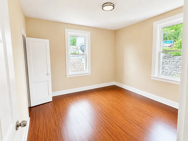 137 Hammond Ave #4 — Photo 34