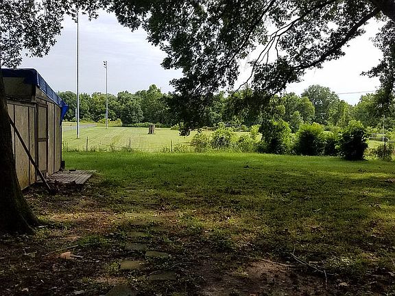 4th image of 2225 Coral Hills Dr