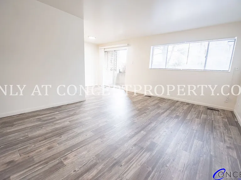 425 E 3rd Ave — Photo 72
