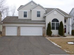 3291 N View Ln, Woodbury, MN 55125