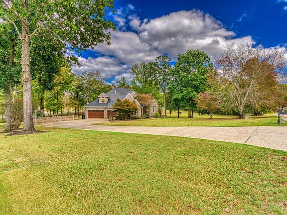 3rd image of 105 E Meadow Hill Dr