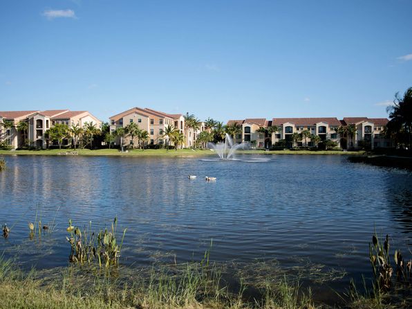 10500 NW 74th St #5-106