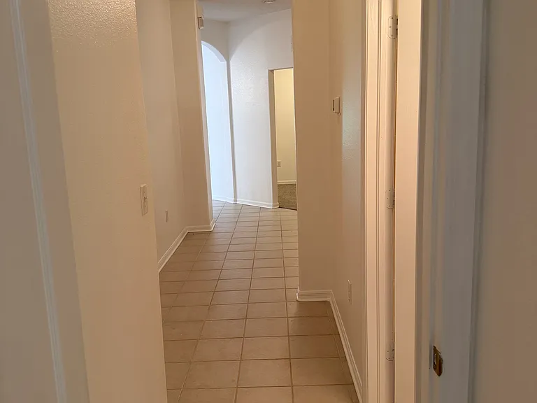 19234 Weymouth Dr — Photo 8