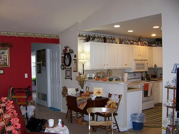 5th image of 31 Meadowbrook Dr