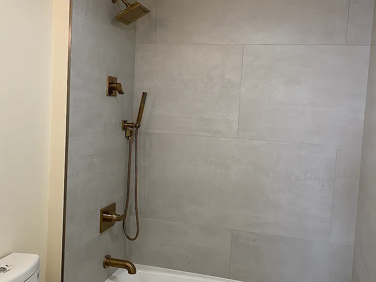 220-230 W Broadway #410 — Photo 14