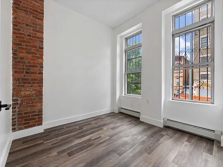 338 Hart St #2 — Photo 9