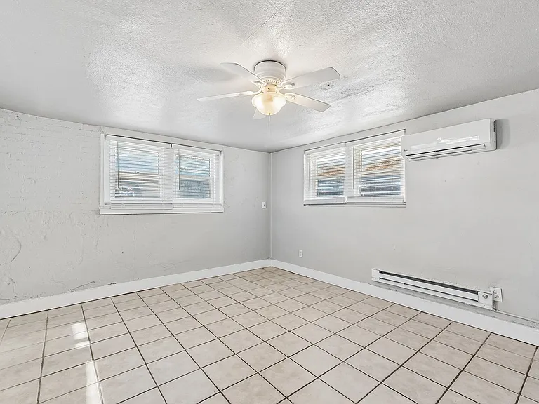 518 NW 12th St — Photo 1