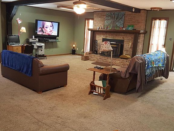 3rd image of 105 W Greenhill Cir