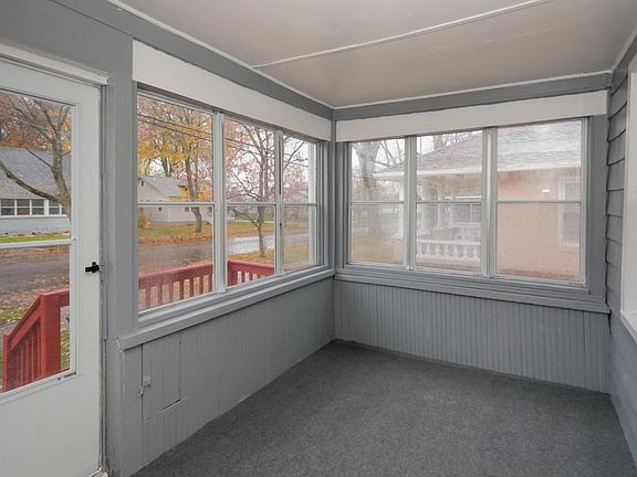 709 Constantine St-103