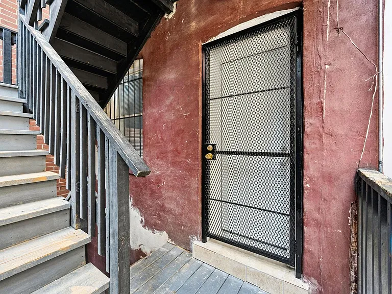 1341 N Ashland Ave — Photo 15