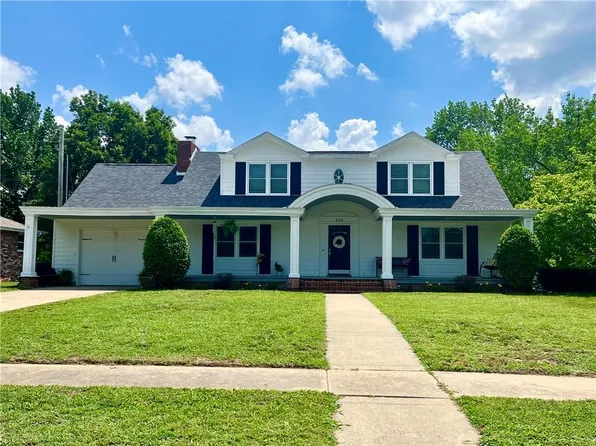 829 S College St, Nevada, MO 64772