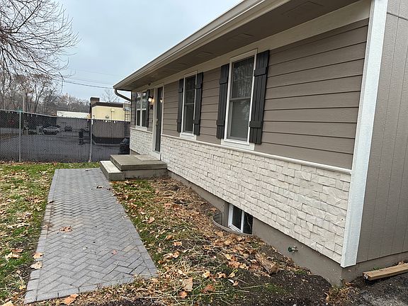 2nd image of 5121 N Elmwood Ave