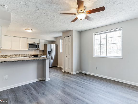 5th image of 304 Barksdale Pl