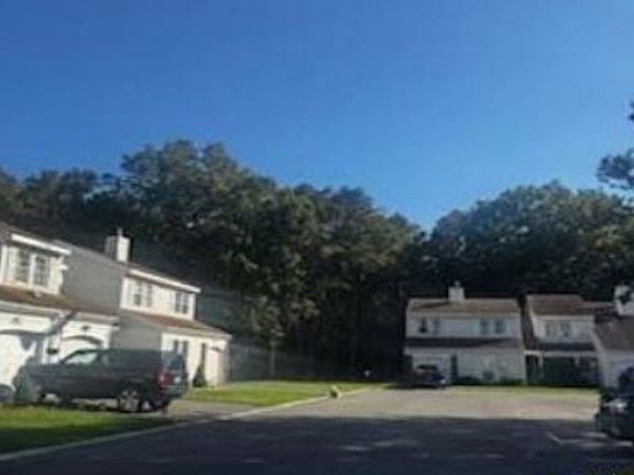 Exterior Neighborhood (street photo)