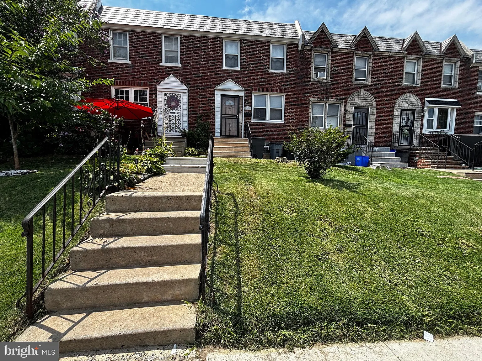 3 bed, 1104 sqft, $1,900 — Photo 1