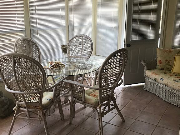 2nd image of 3851 Wesley Dr