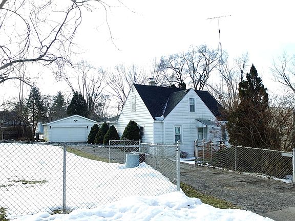 2nd image of 705 N Cedarwood Cir