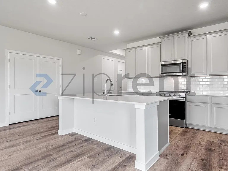 27327 Blue Pool Dr #27327 — Photo 13