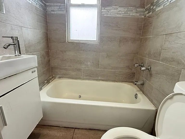 8224 S Muskegon Ave — Photo 16