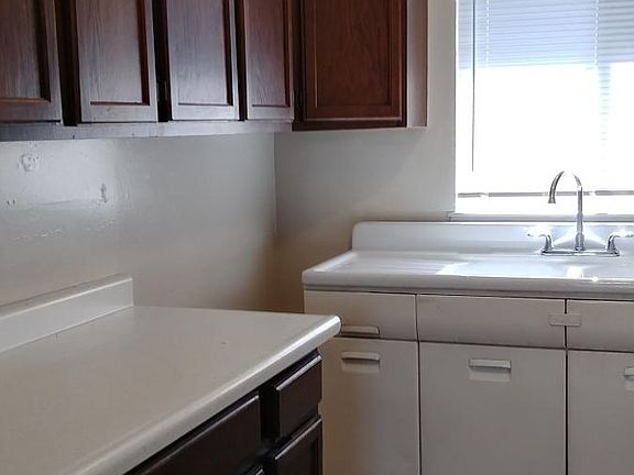 5th image of 2111 Placer Dr
