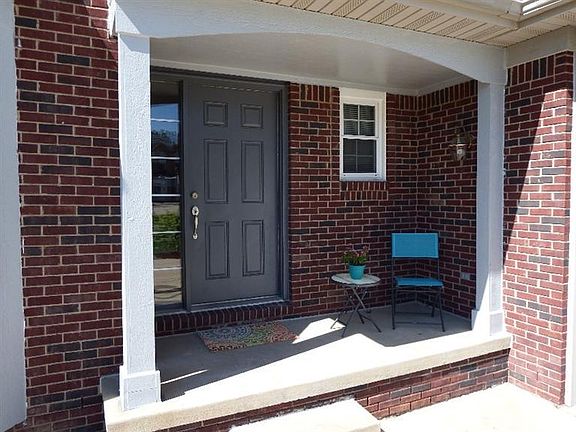 2nd image of 7897 Trotters Park St