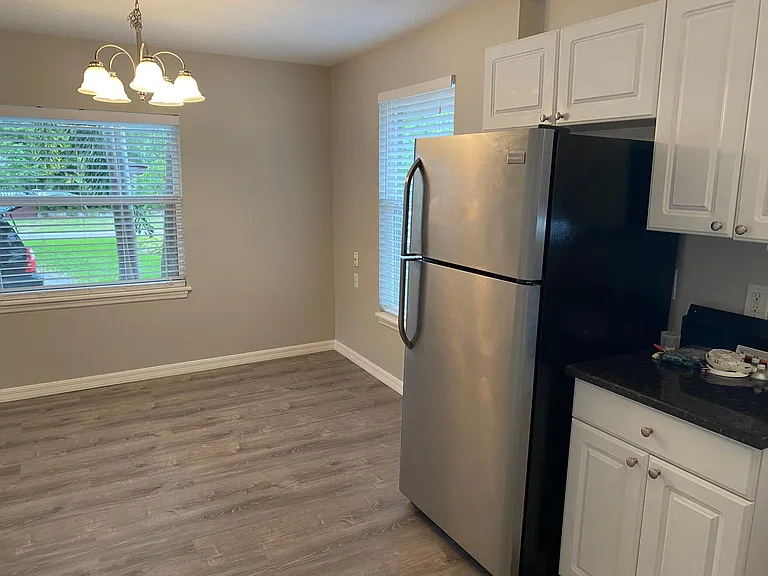 2115 S Fern Creek Ave — Photo 7