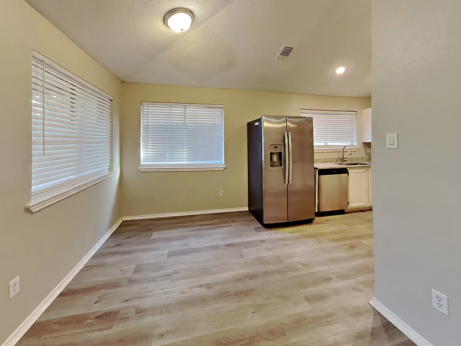 4 bed, 2.0 bath, 1635 sqft, $1,745 — Photo 4