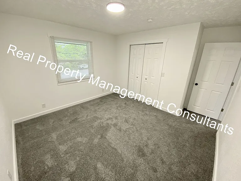 904 Twin Oaks Ter — Photo 18