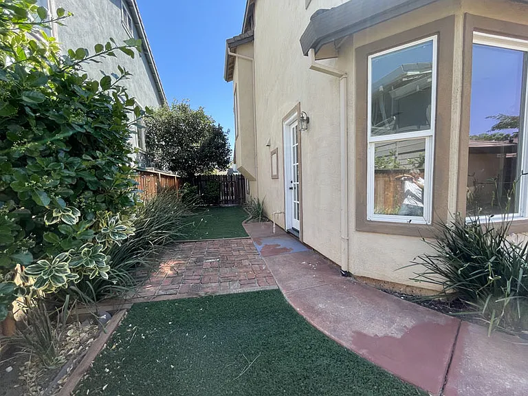 1426 Bello Dr — Photo 20