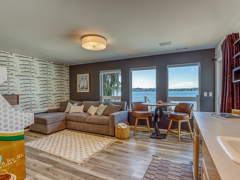 N Lakeshore Dr — Photo 10