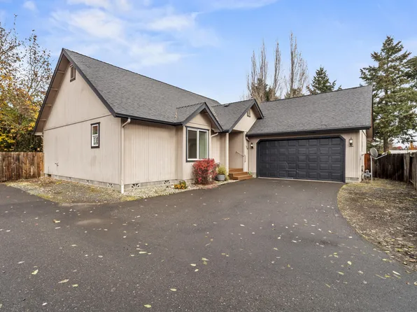 124 SW Verstappen Ln, Grants Pass, OR 97526