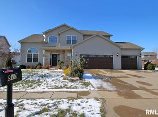 810 Grandyle Dr, Washington, IL 61571