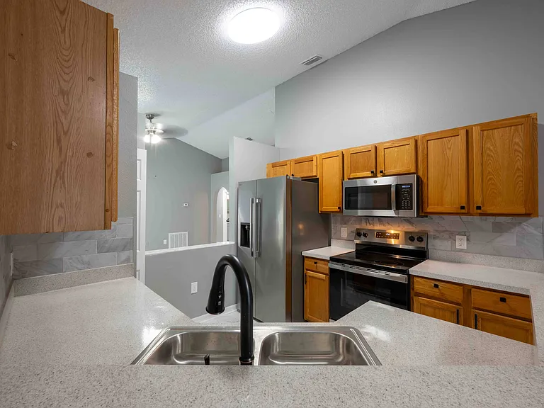 6920 Playpark Trl — Photo 30
