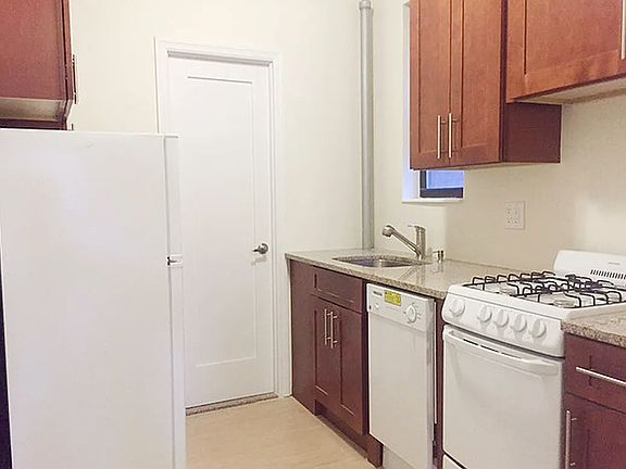 5th image of 421 E 72nd St APT 5C