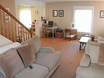 3rd image of 221 Holmes St