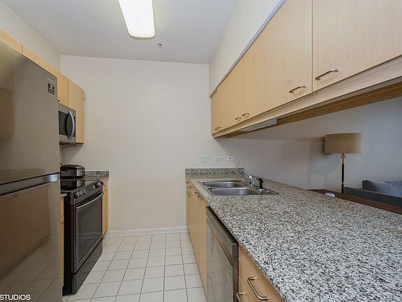 5th image of 1720 Oak Ave #705