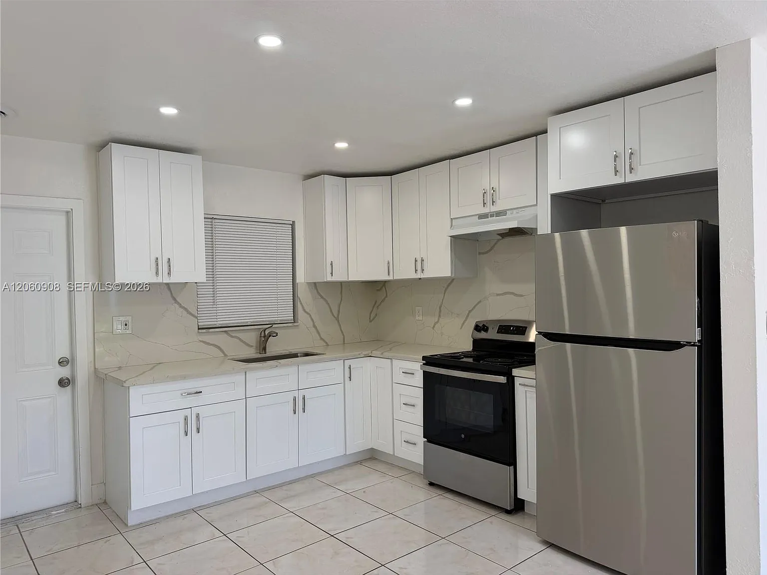 College Tract — Photo 1