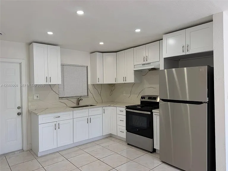 732 SW 6th St #732 — Photo 1