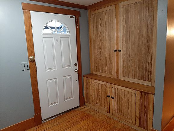 Entrance, comes into the big living room