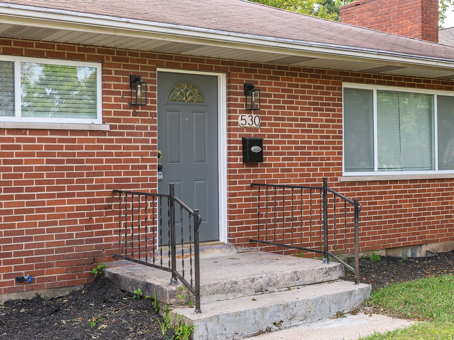 5 bed, 2400 sqft, $1,799 — Photo 3