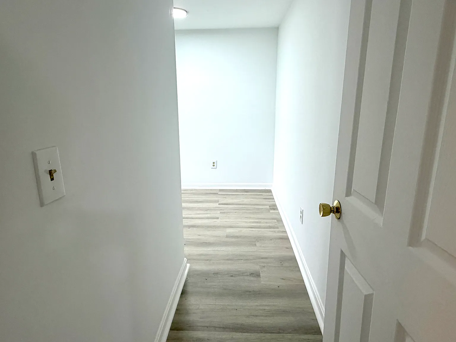 2 bed, 550 sqft, $2,300 — Photo 3