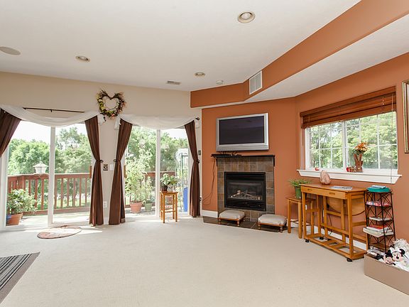 4th image of 271 S Eastowne Dr