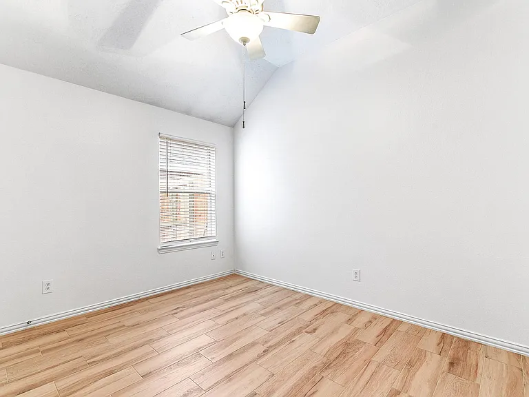 28259 Daystrom Ln — Photo 30