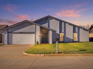 11017 Coachmans Rd, Yukon, OK 73099