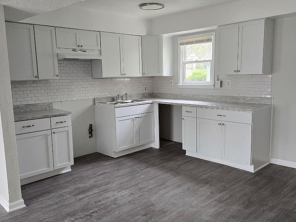 2nd image of 8016 Wabash Ave